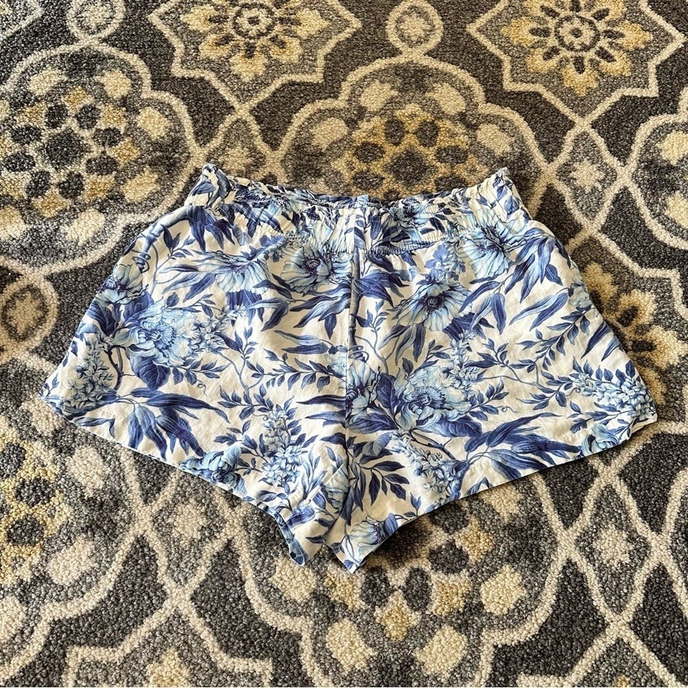 H&M Linen Blend Shorts XL Blue White Floral Toile Elastic Waist Relaxed Summer